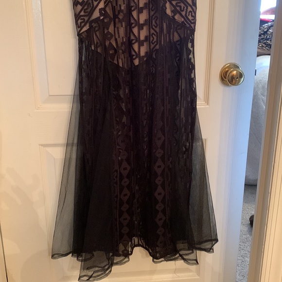Black and nude lace dress - Picture 4 of 7